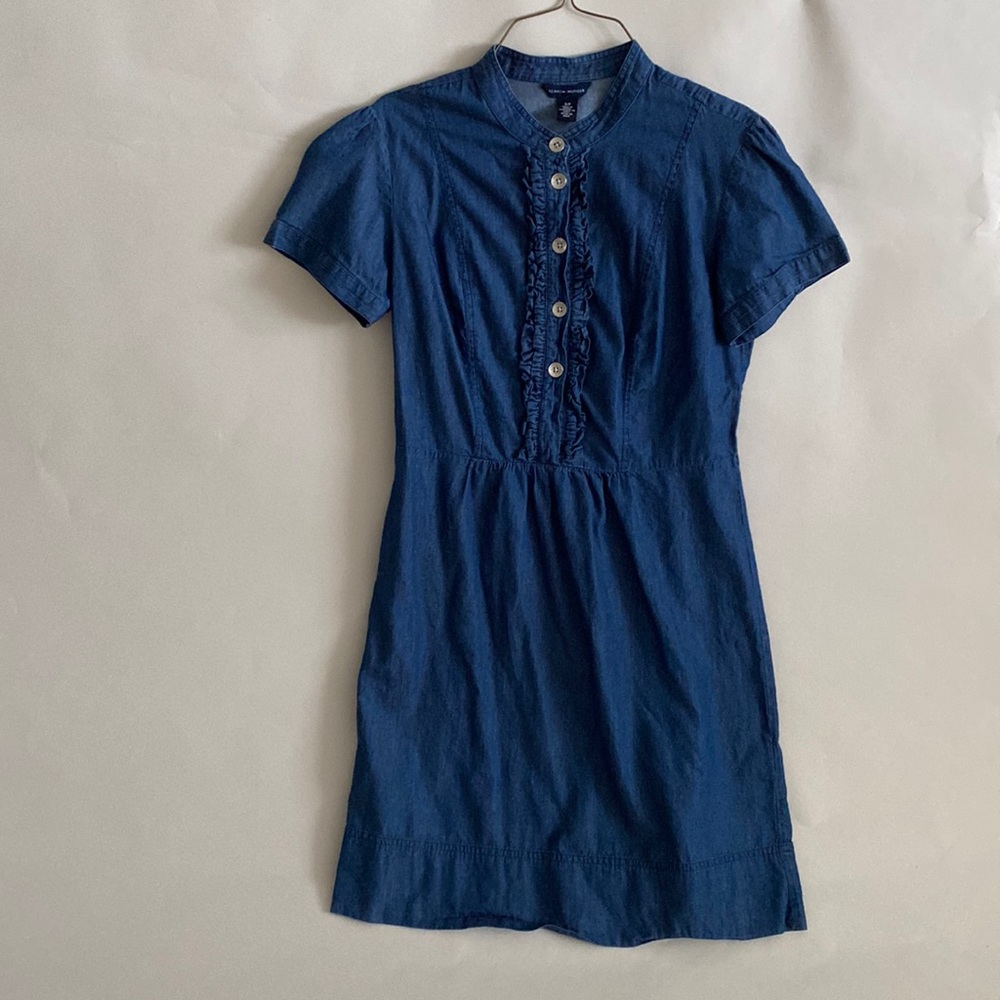 Sm girls Tommy Hilfiger 100% Cotten short sleeve dress. Denim blue